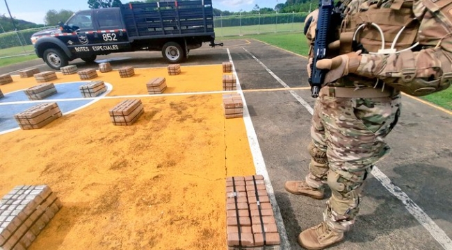 Rotası Mersin Limanı olan 616 paket kokain yüklü gemi Panamada yakalandı