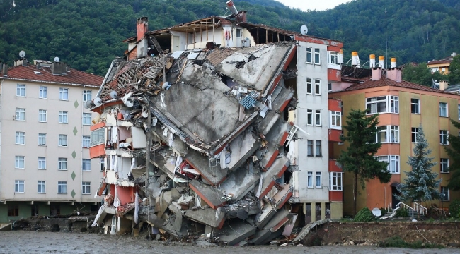 Kastamonu'da sel! Binalar çöktü, beş kişi öldü