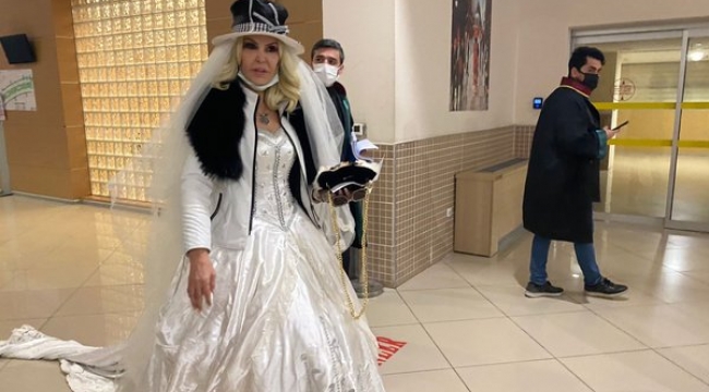 7 yıla kadar hapsi istenen Sisi, duruşmaya gelinlikle gitti