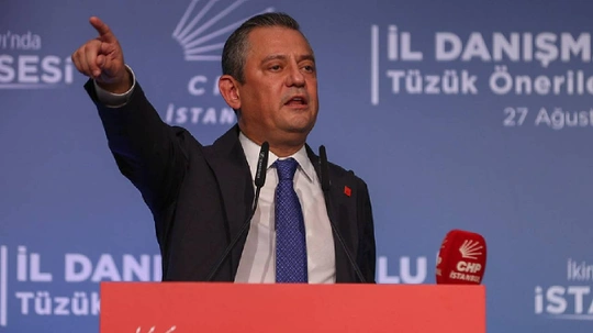 Özgür Özel'den 'Parti İçi Koltuk Tartışmaları'na Örtülü Cevap: Birileri Bekliyor ki Tartışacağız, Yok Öyle Yağma! 