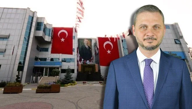 Beylikdüzü Belediyesi'nde Mehmet Murat Çalık'ın yerine Önder Serkan Çebi seçildi