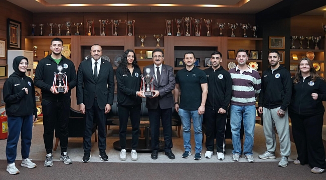 İstanbul Aydın Üniversitesi Rektörü Prof. Dr. İbrahim Hakkı Aydın'dan Şampiyon Sporculara Tam Destek